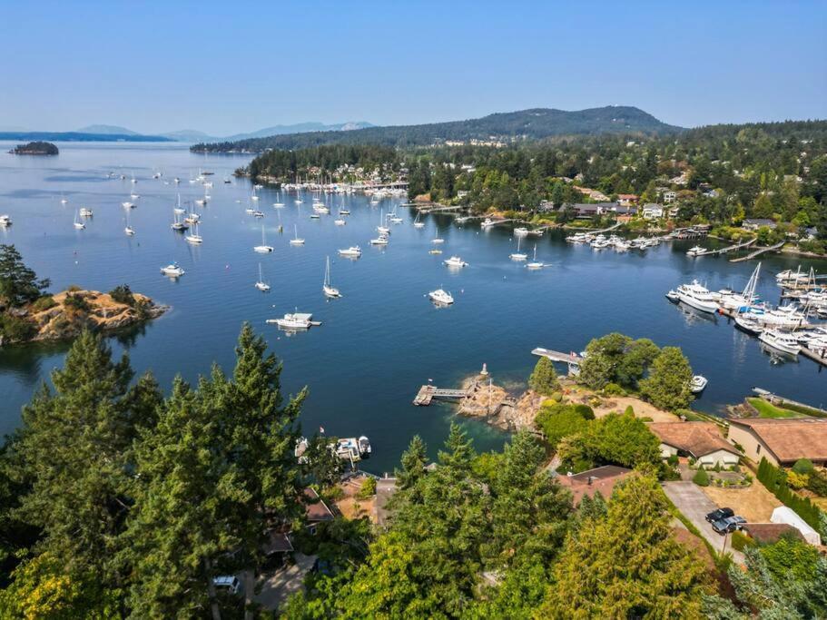 Serenity By The Bay Villa Brentwood Bay Exterior photo